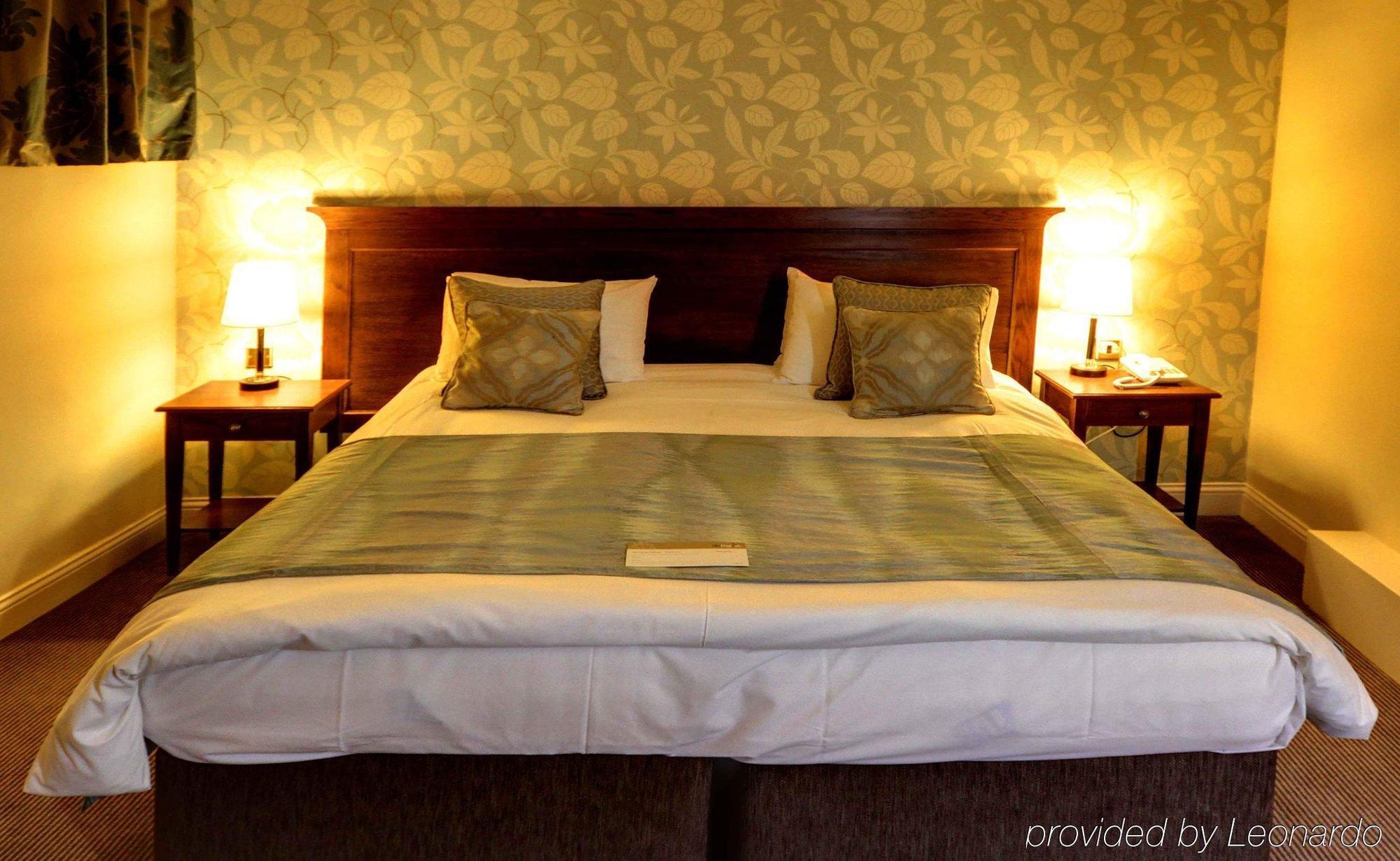 King'S Head Hotel By Greene King Inns 윔번민스터 외부 사진