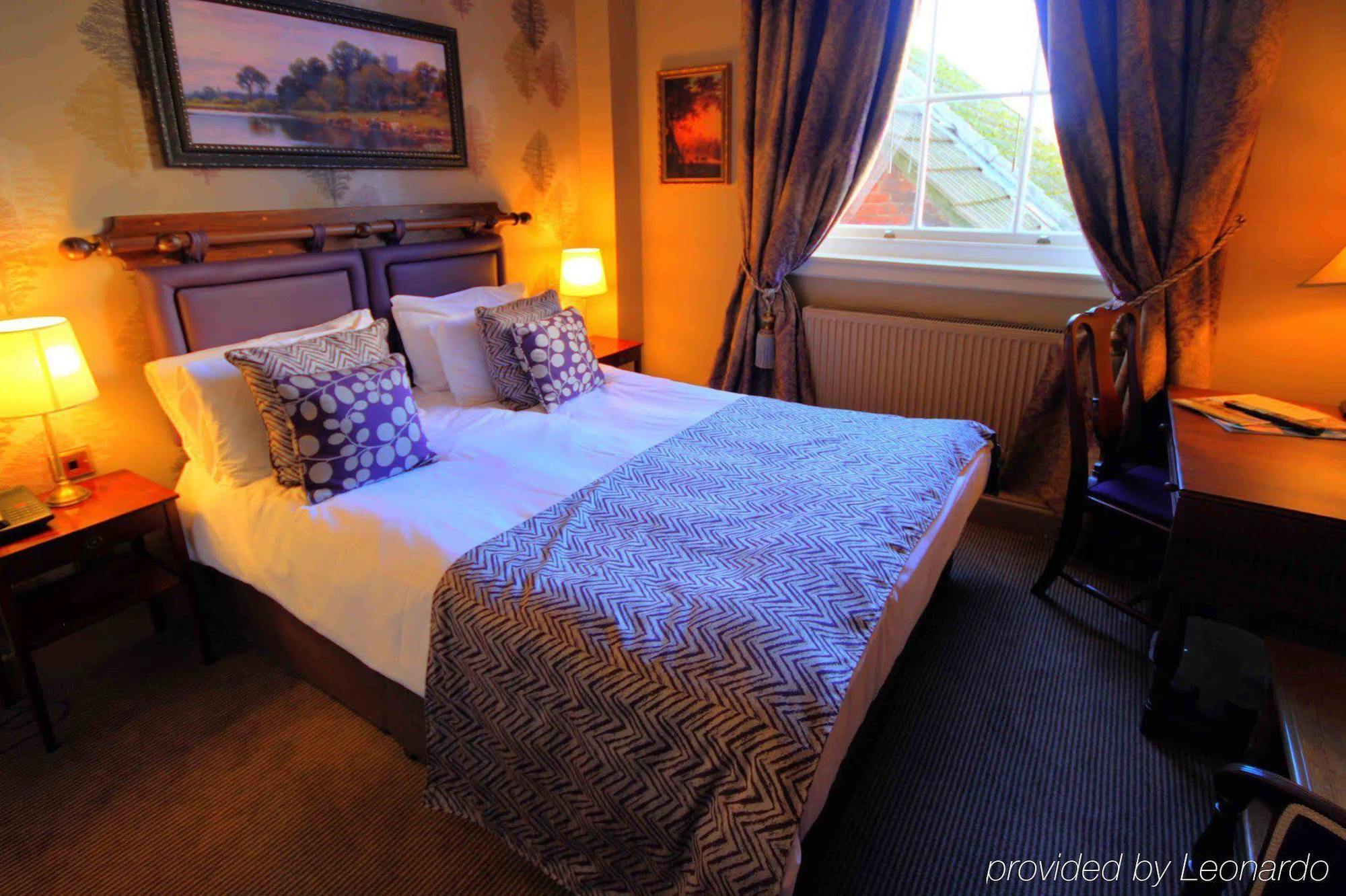 King'S Head Hotel By Greene King Inns 윔번민스터 외부 사진