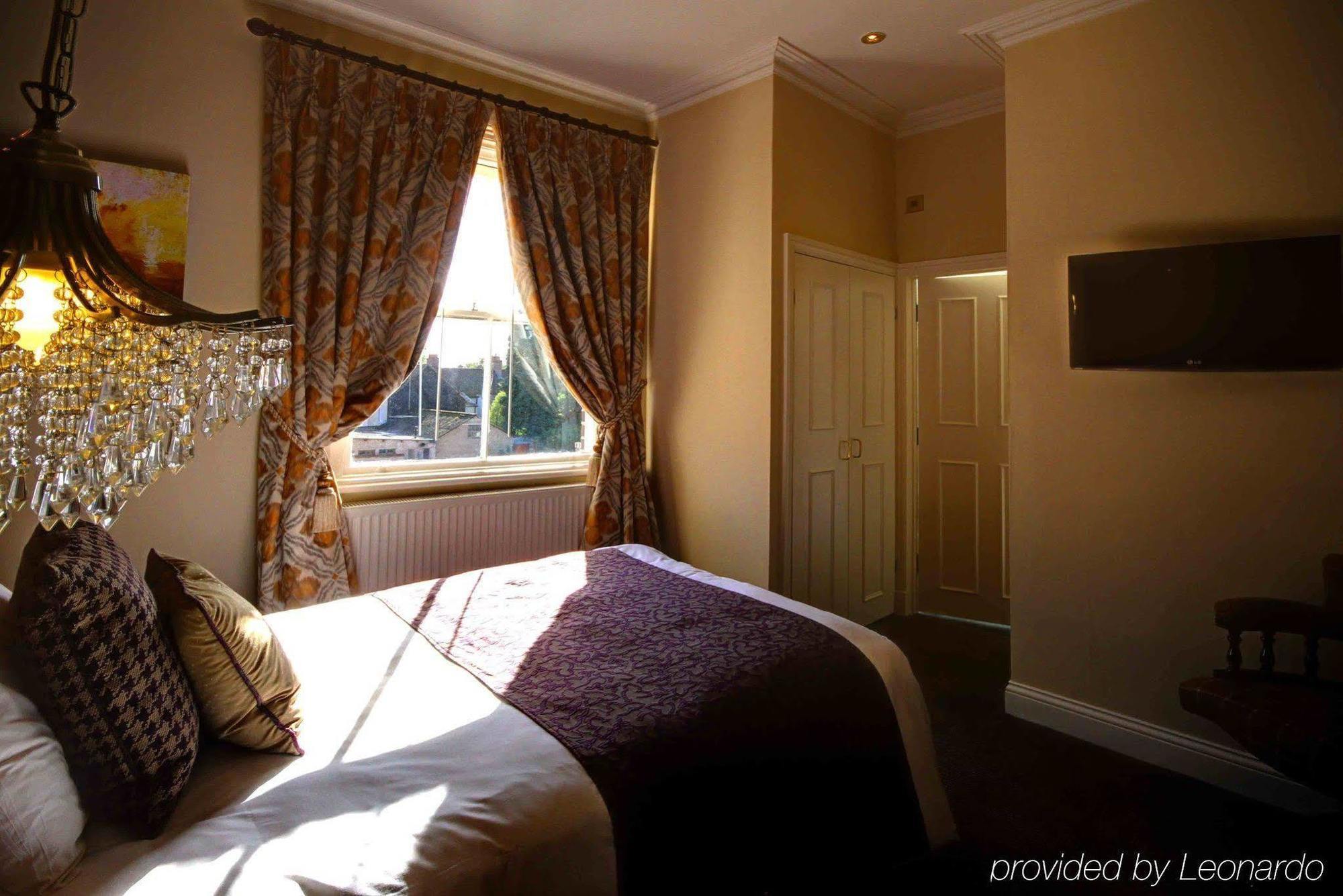 King'S Head Hotel By Greene King Inns 윔번민스터 외부 사진