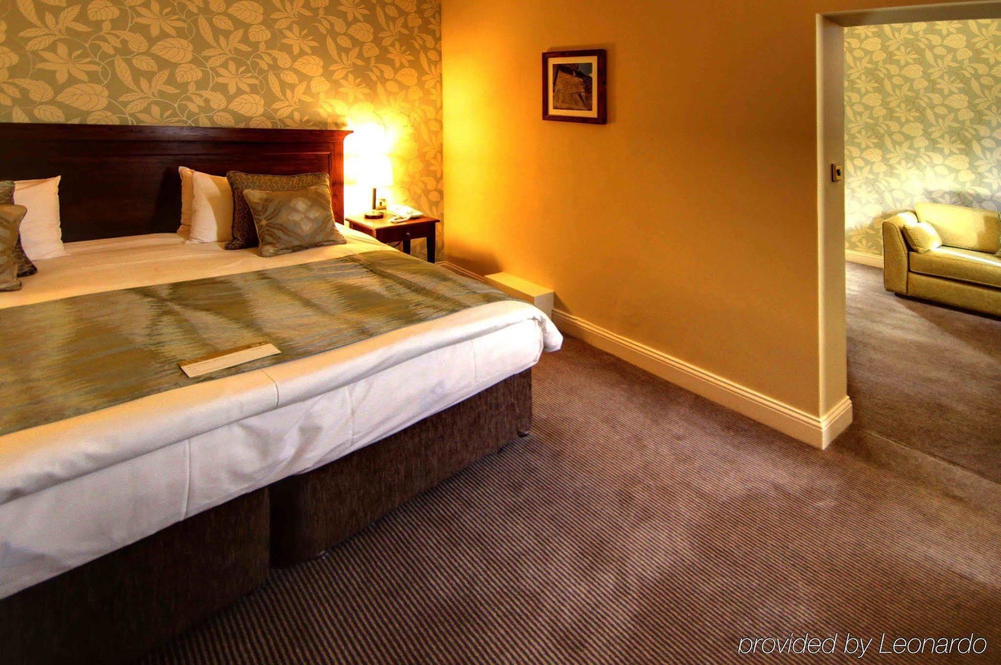 King'S Head Hotel By Greene King Inns 윔번민스터 외부 사진