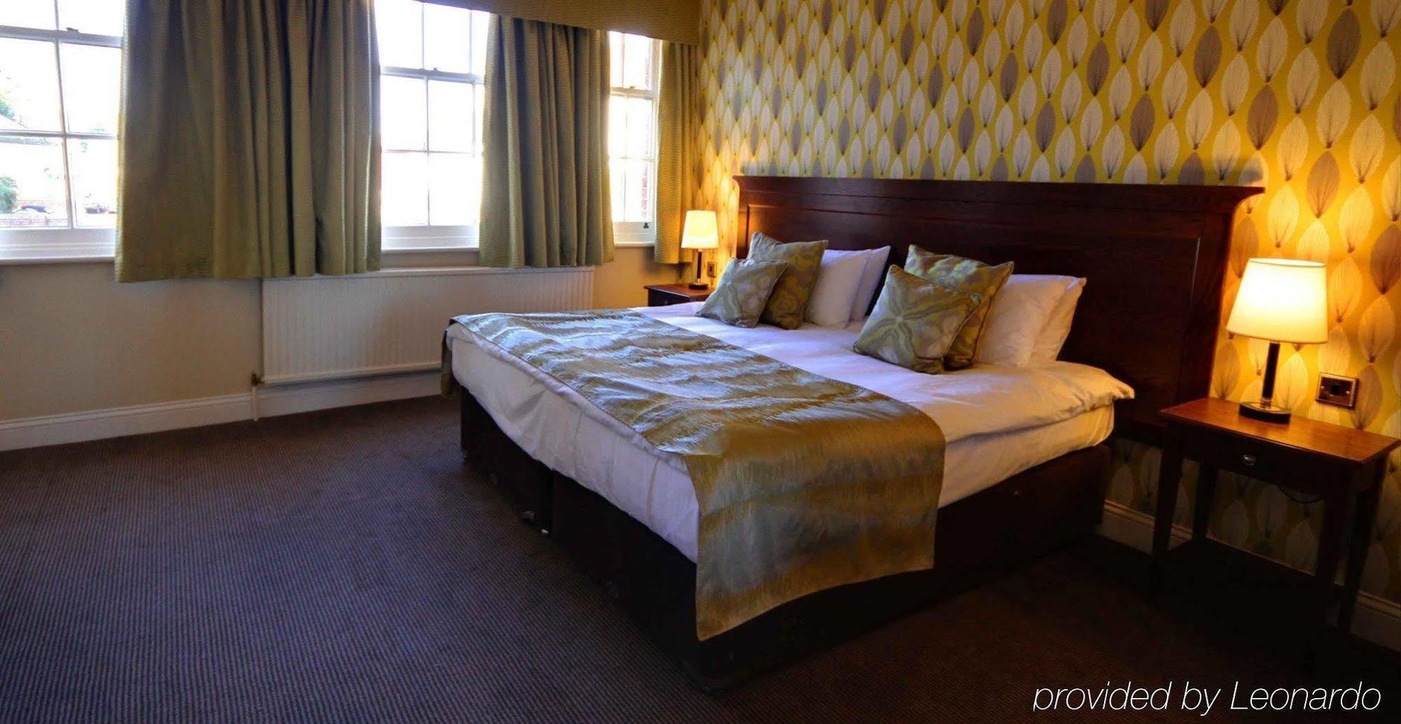 King'S Head Hotel By Greene King Inns 윔번민스터 외부 사진
