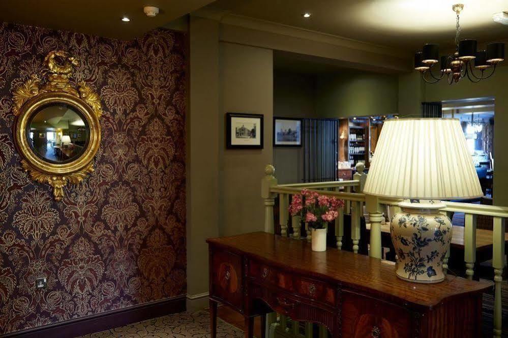 King'S Head Hotel By Greene King Inns 윔번민스터 외부 사진