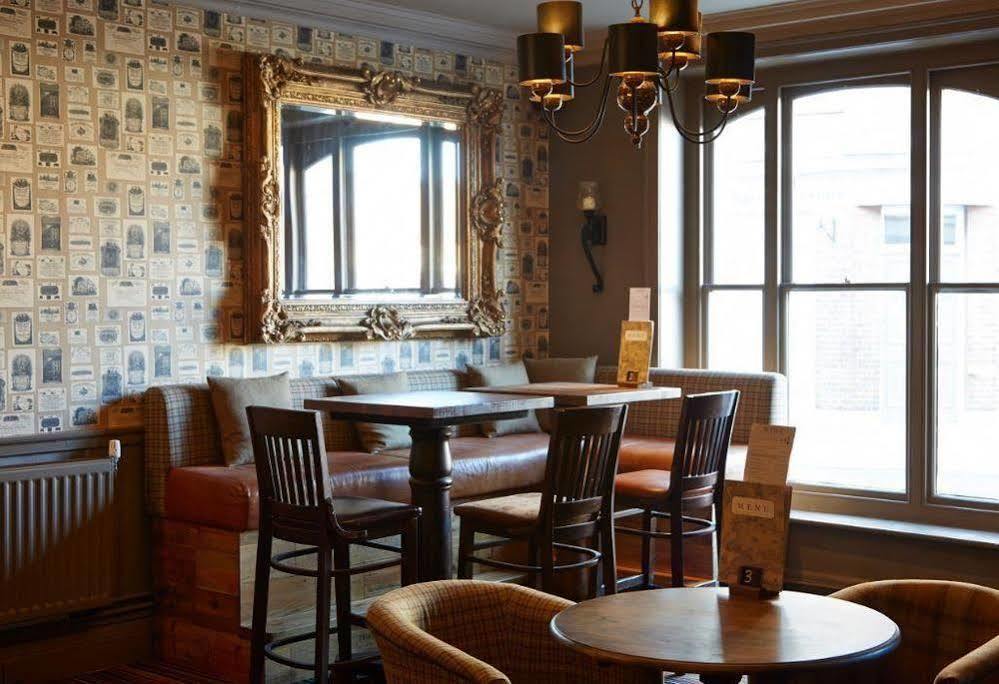 King'S Head Hotel By Greene King Inns 윔번민스터 외부 사진
