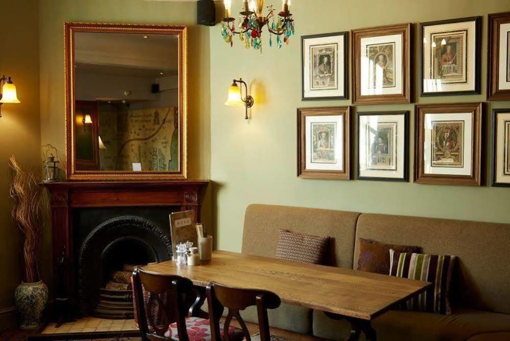 King'S Head Hotel By Greene King Inns 윔번민스터 외부 사진