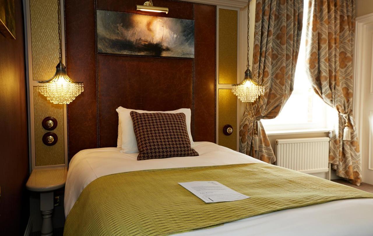 King'S Head Hotel By Greene King Inns 윔번민스터 외부 사진
